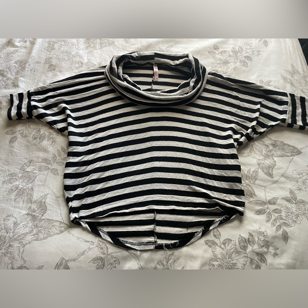 Y2K Rue21 Black White‎ Striped Cowl Neck Dolman Batwing Sleeve Top Medium Party
